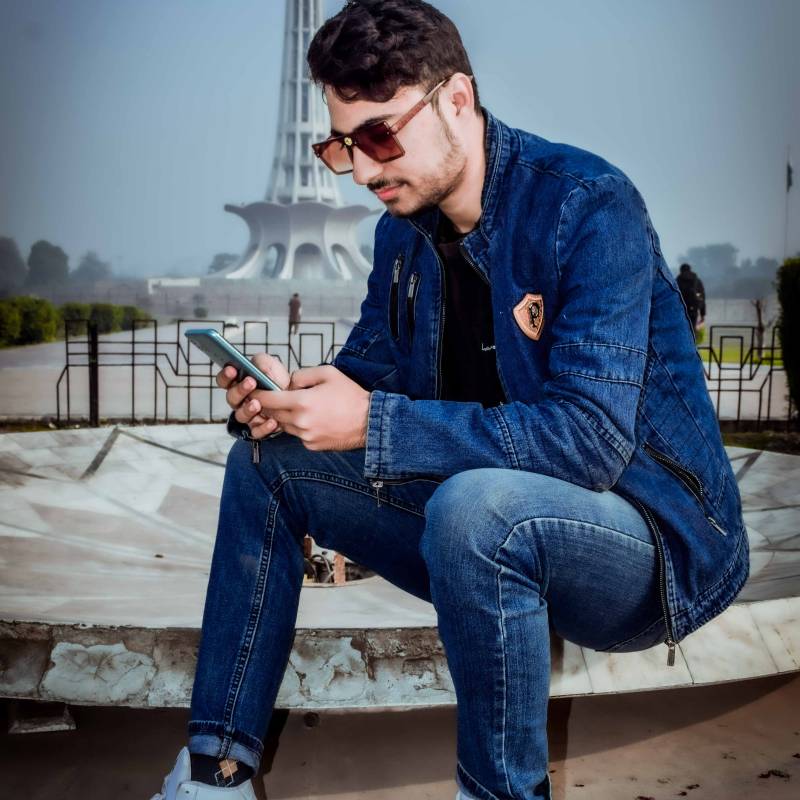 Graziosa Ragazzo Uzair 19 from Pakistan