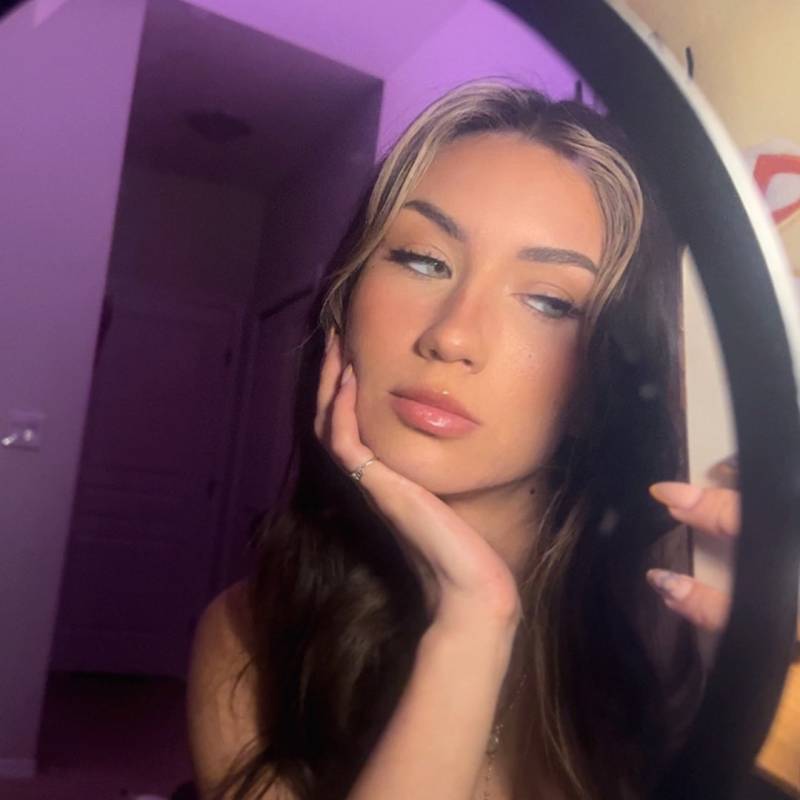 Charming Lady Victoria 35 from United States