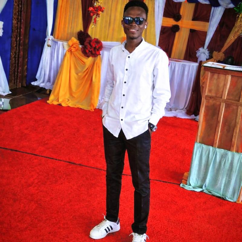 Joven Chico SALLIEU BUNDU KAMARA 22 from Sierra Leona