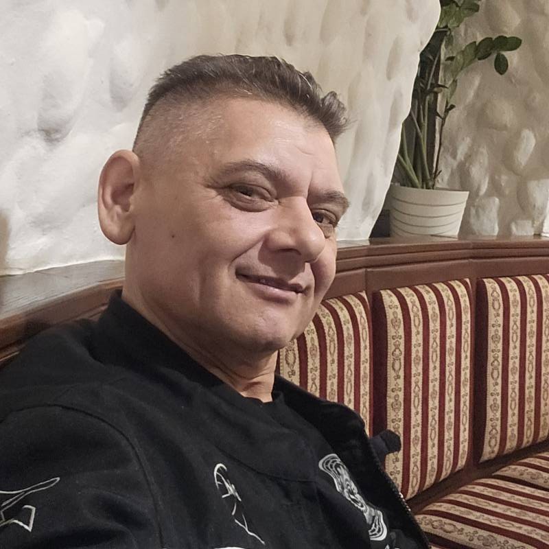 Solteira Homem Mile 46 from Sérvia