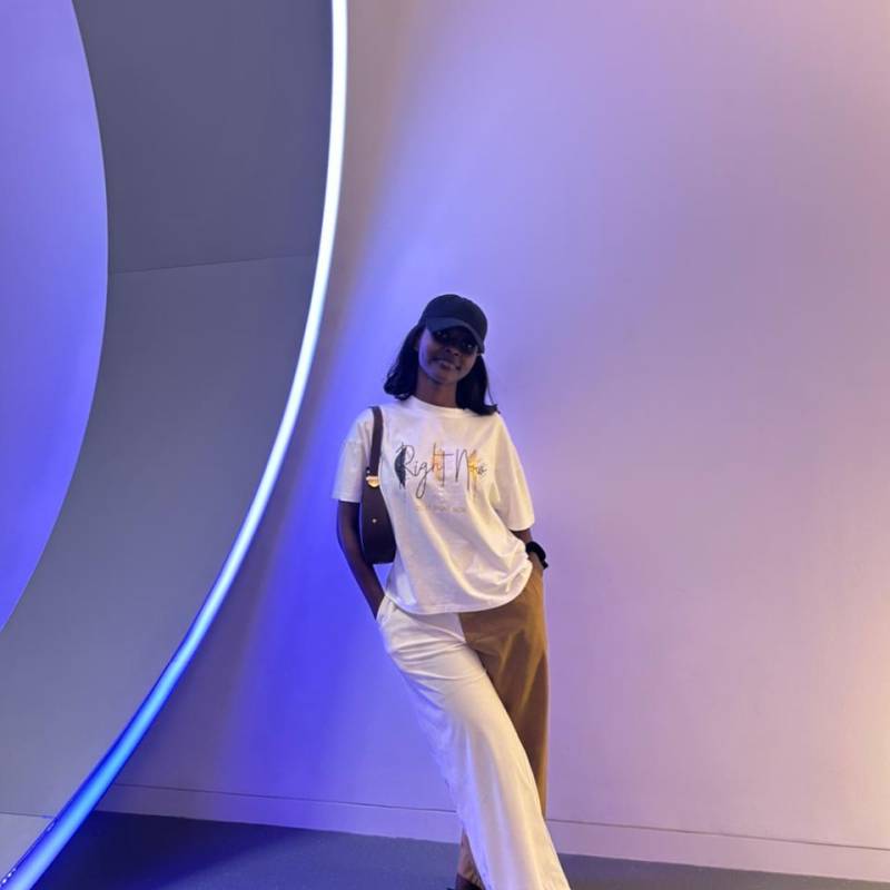 Красивая Девушка Harryet 25 из объединенное Королевство