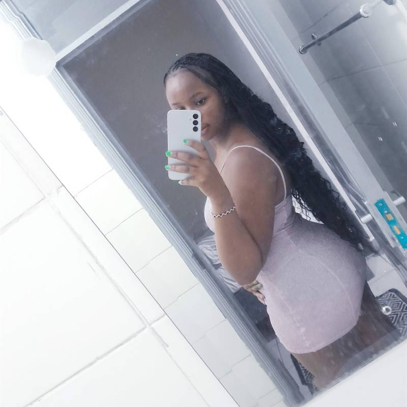 Jong Student Daphne 20 from Kenia