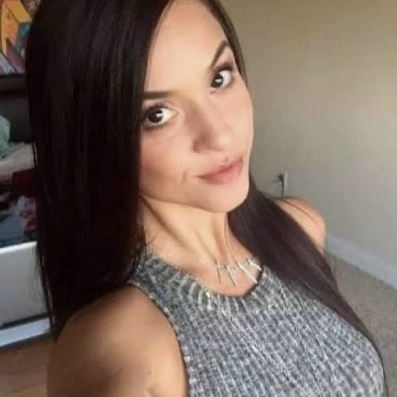 Büyüleyici Kadın Okra 35 from Birleşik Krallık