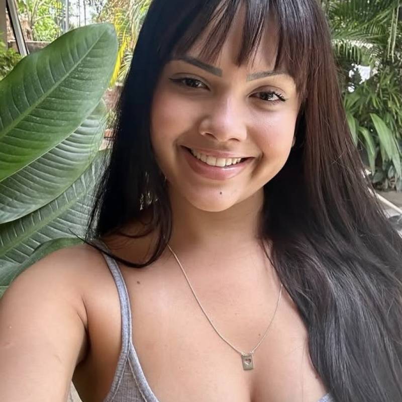 Single Girl Mia 31 from United States