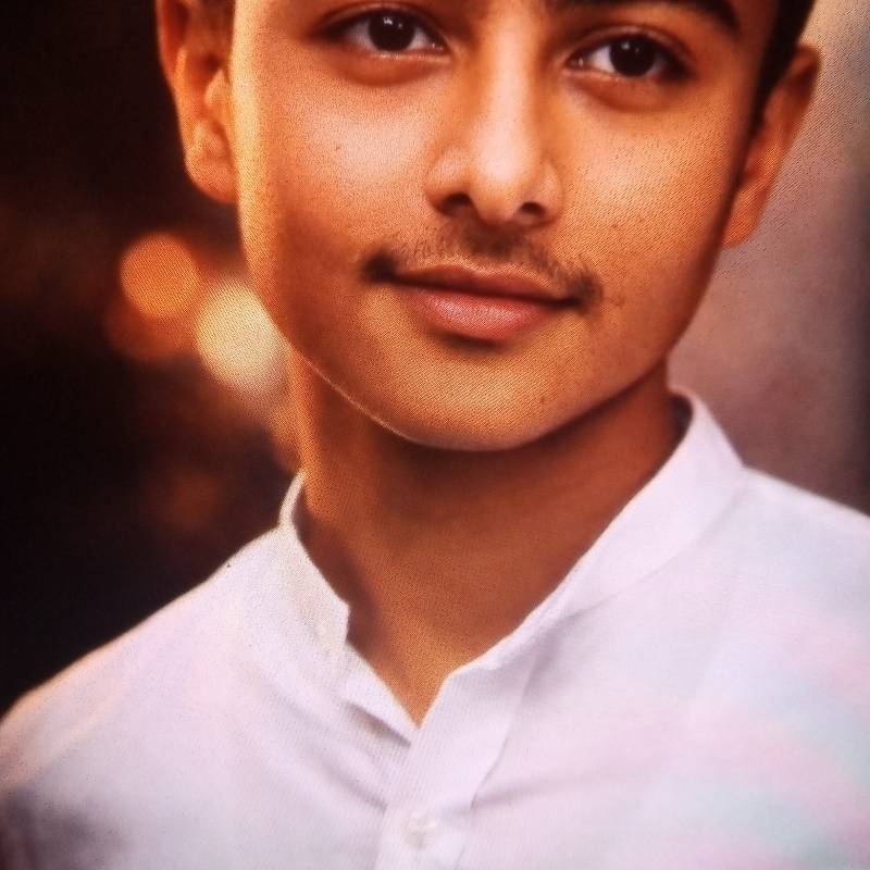 Tatlı Öğrenci Aadiitya 18 from Hindistan