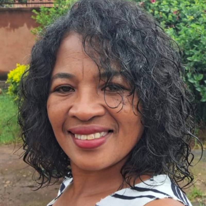 Mature Lady Nini 54 from Madagascar