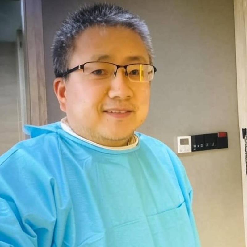 Elegante Hombre Feng Wang 58 from Hong Kong