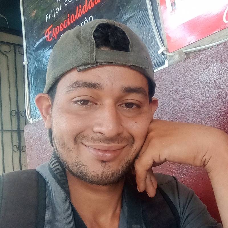 Single Guy Henry Ernesto Hernández Aquino 27 from El Salvador