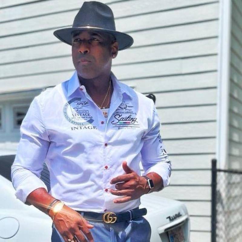 Bekar Beyefendi Raymond Moss 35 from Bermuda