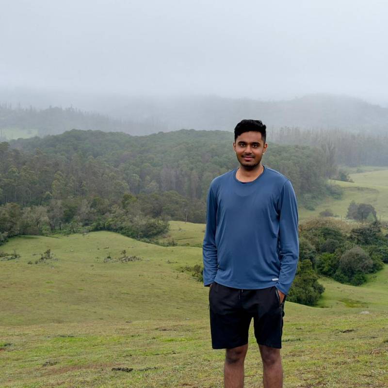 Jovem Estudante Eswar 23 from Índia