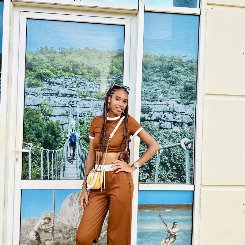 جميلة فتاة JAORIZIKY Sandrina 27 from مدغشقر