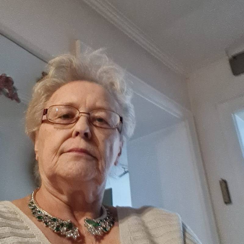 Charming Woman Sandra koster 47 from Finland