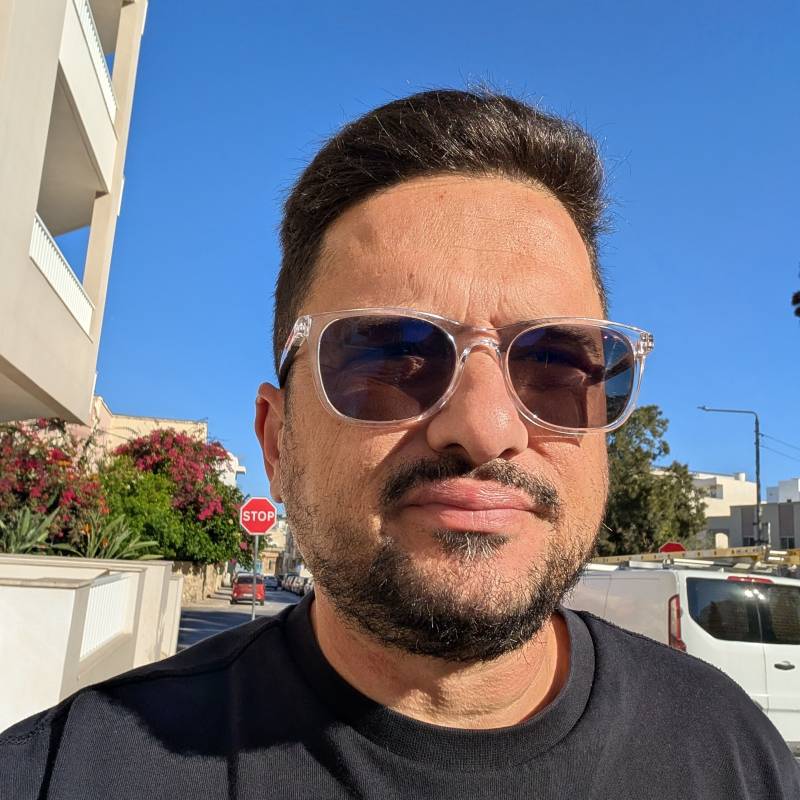 Atractiva Caballero David 44 from Malta