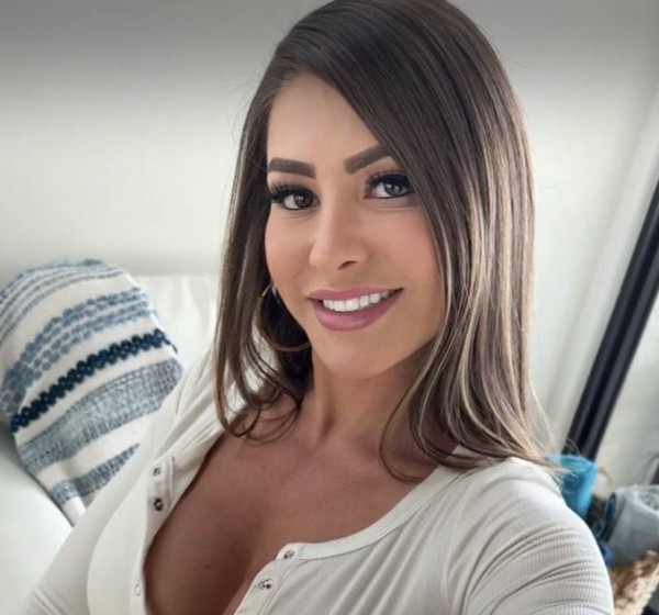 Young Student Amelia 23 from United States