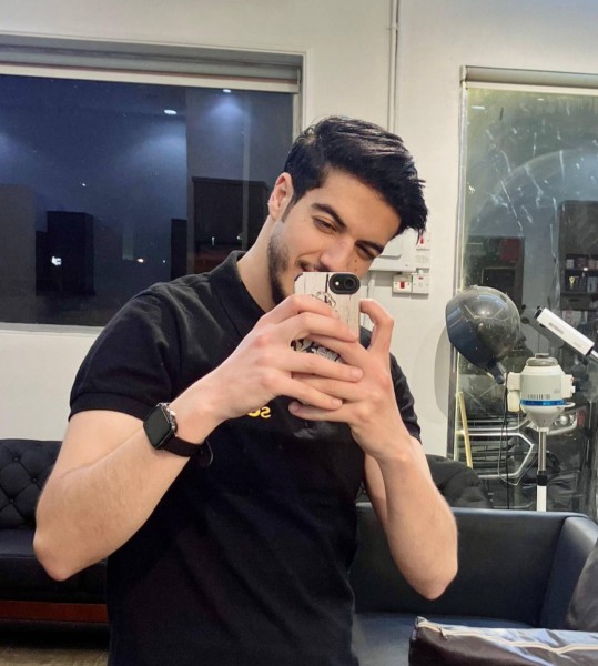 Giovane Studentessa younes 23 from Marocco