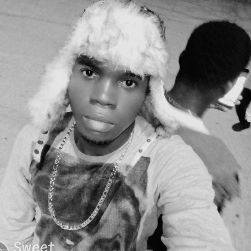 Célibataire Mec Gyldas 33 from Benin