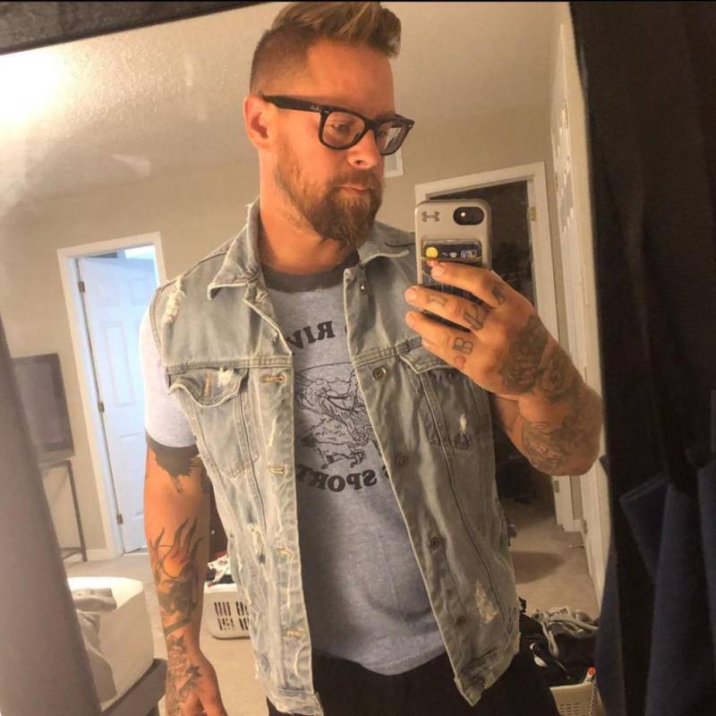 Solteira Homem Mr B 44 from Canadá