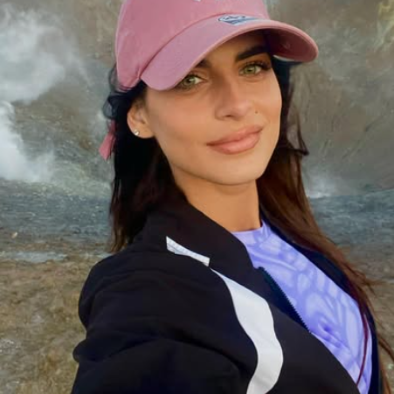 Single Girl Avany 27 from Ireland