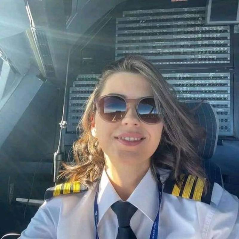 Ardiente Chica Elena George 32 from Alemania