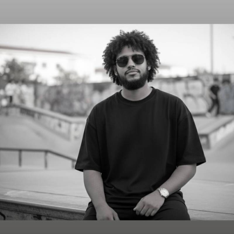 جميلة شاب Omax 25 from كندا