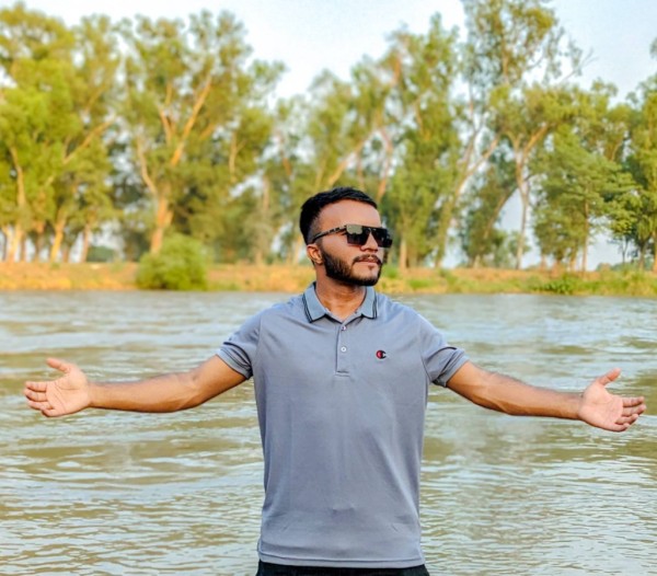 Pretty Boy Hassan 23 from Saudi Arabia