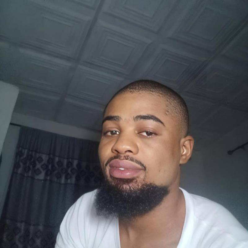 Горячая Мужчина Robert 26 из Нигерия