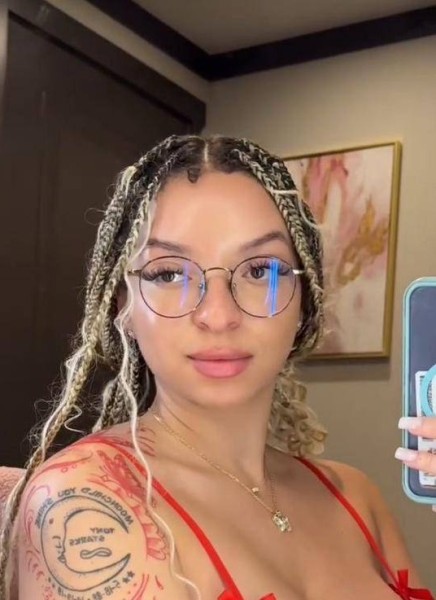 Schön Frau Williams 32 from Australia