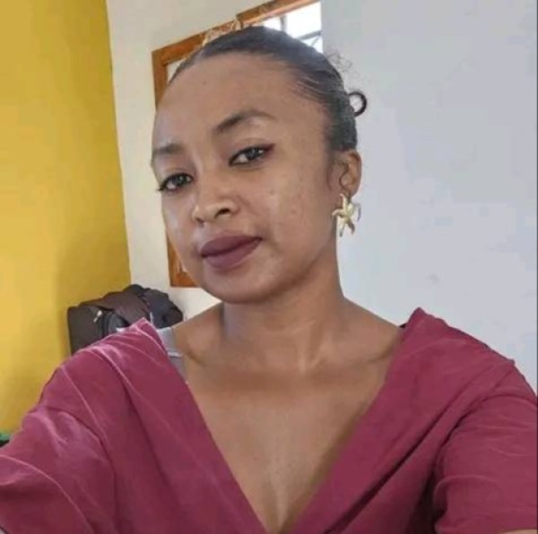 Célibataire Femme Sissie 31 from Madagascar