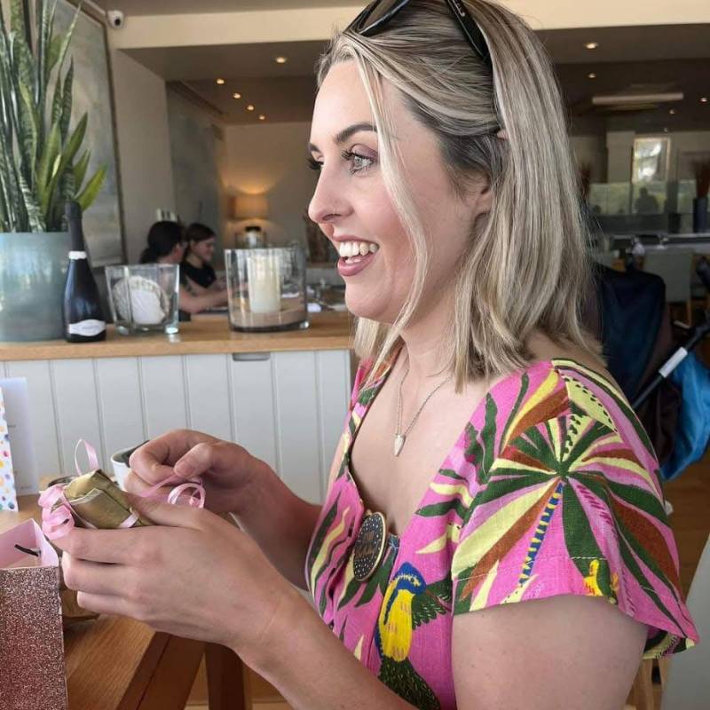 Ardiente Mujer Hither 28 from Reino Unido