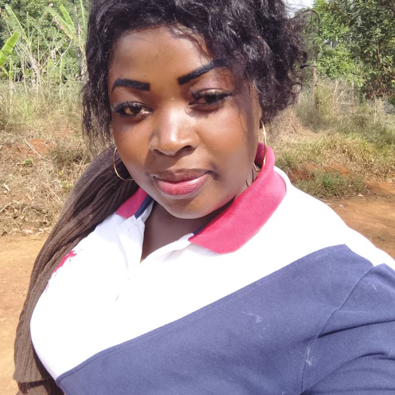 عازبة امرأة Corinne 30 from الكاميرون