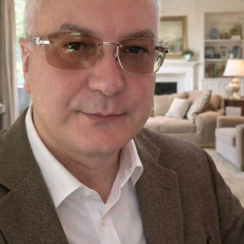 Senior Man Ali Lewis Arthur 54 from United States