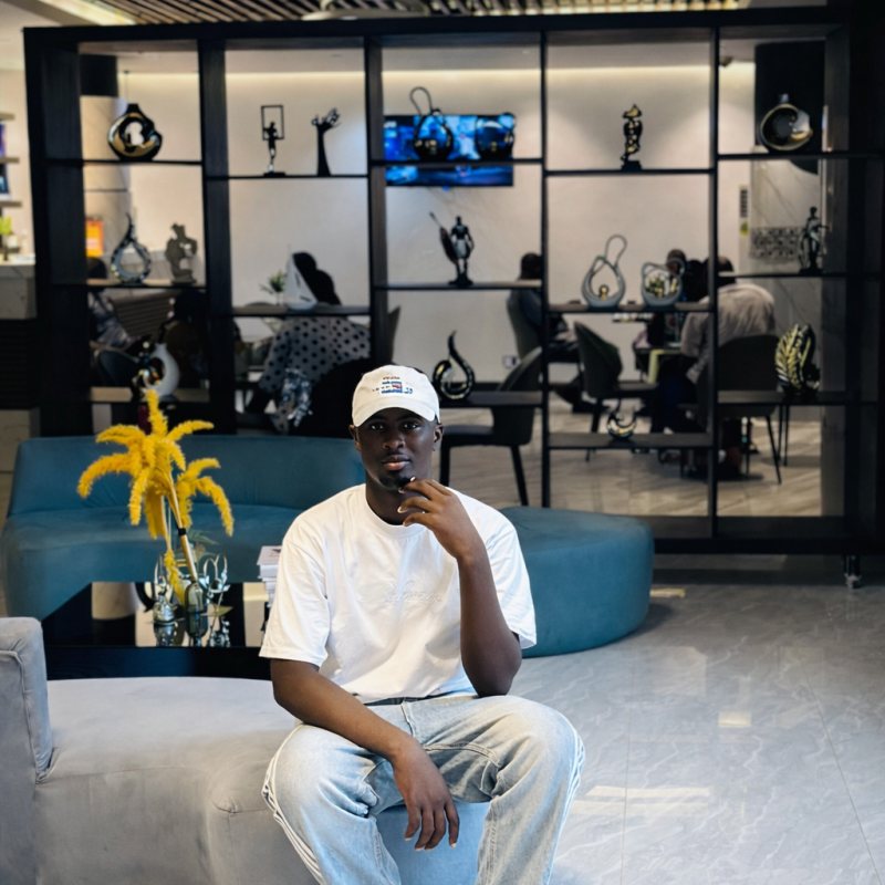 Красивая Студентка Jayson Bradley 22 из Камерун