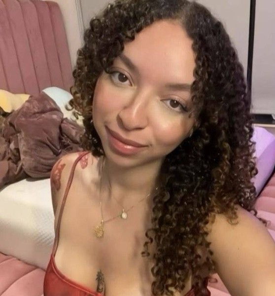 Горячая Женщина Ellyas 30 из Канада