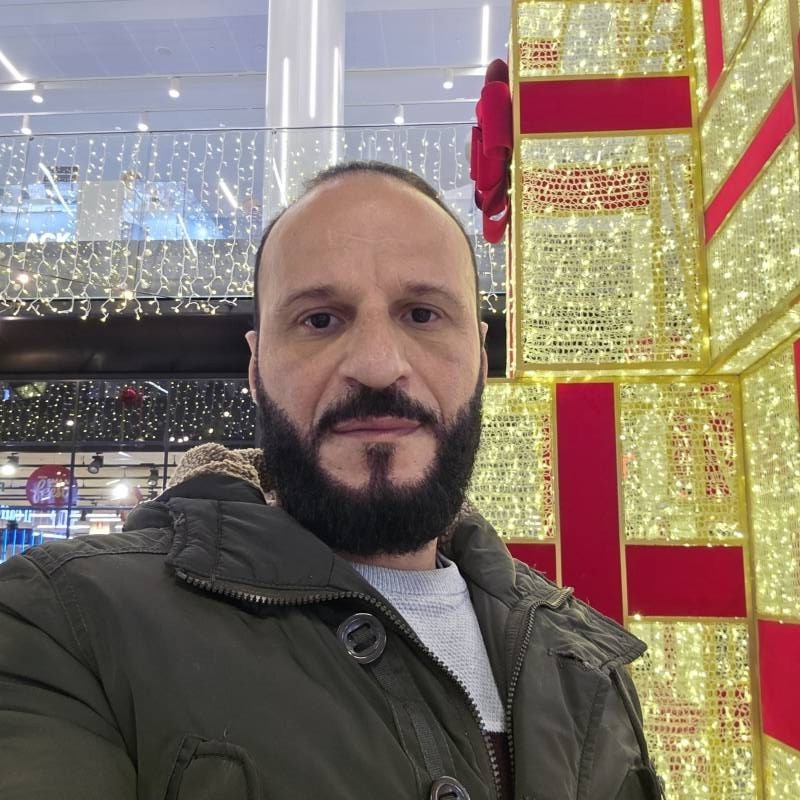 Attraente Uomo Ahmad 46 from Belgium