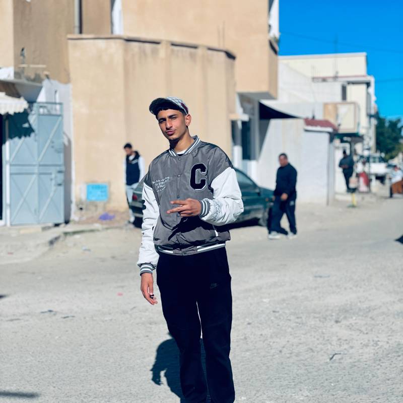 Giovane Ragazzo Yeeemn 19 from Tunisia