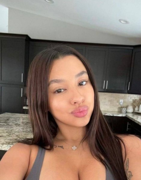 Charming Woman Stephiane 35 from Canada