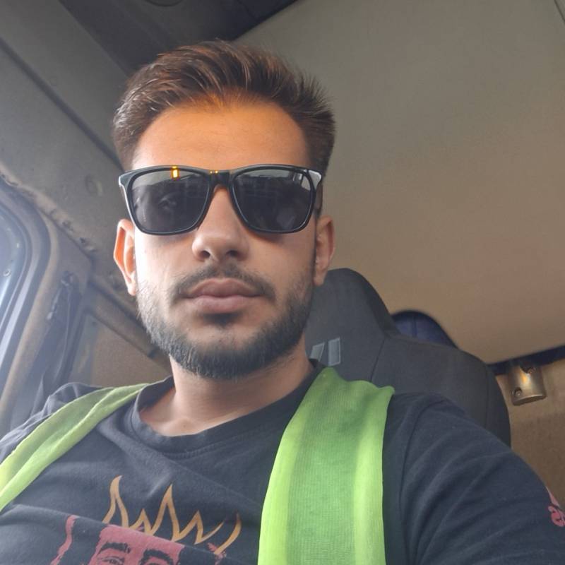 Bonita Estudante Staicu 23 from Romênia