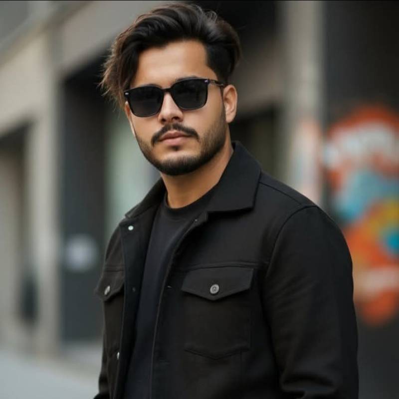 Ateşli Adam Umar 26 from Pakistan