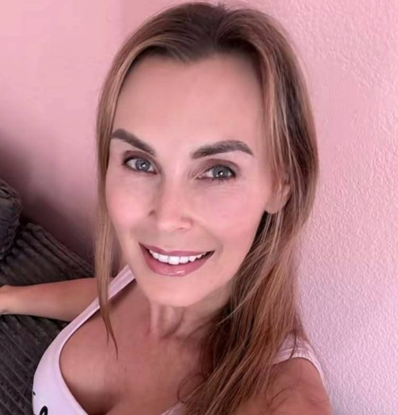 Çekici Kadın koroma 40 from Finlandiya