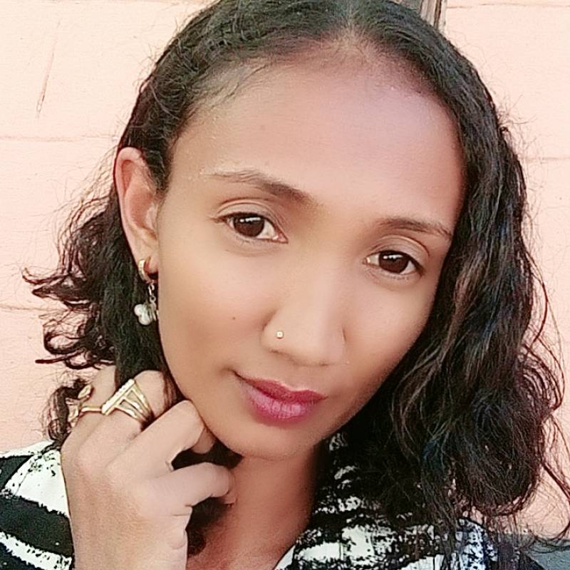 Attraktiv Dame Nathacha 36 from Madagaskar