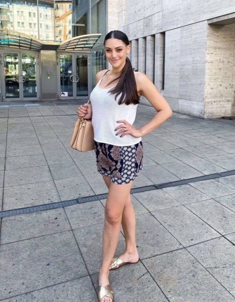 Attraente Signora Julia 37 from Belgium