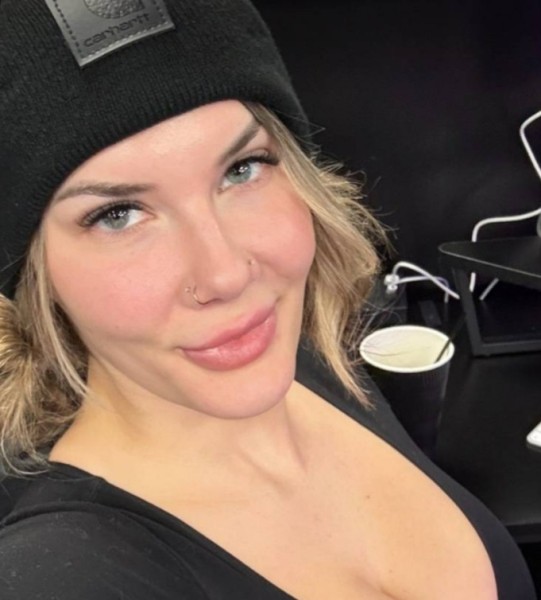 Jong Meisje Chales wilde 24 from Verenigd Koninkrijk