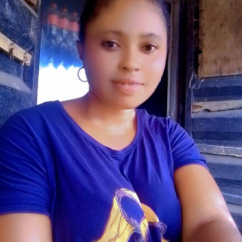 Schön Frau aui 33 from Vereinigte Staaten