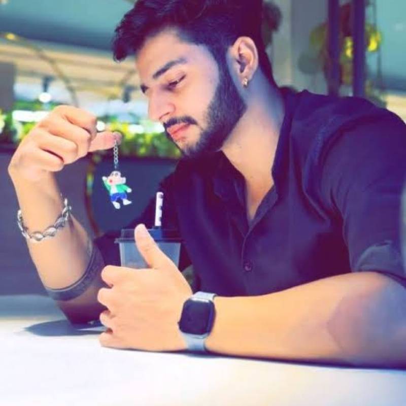 Hübsch Student Adnan 23 from Bangladesh