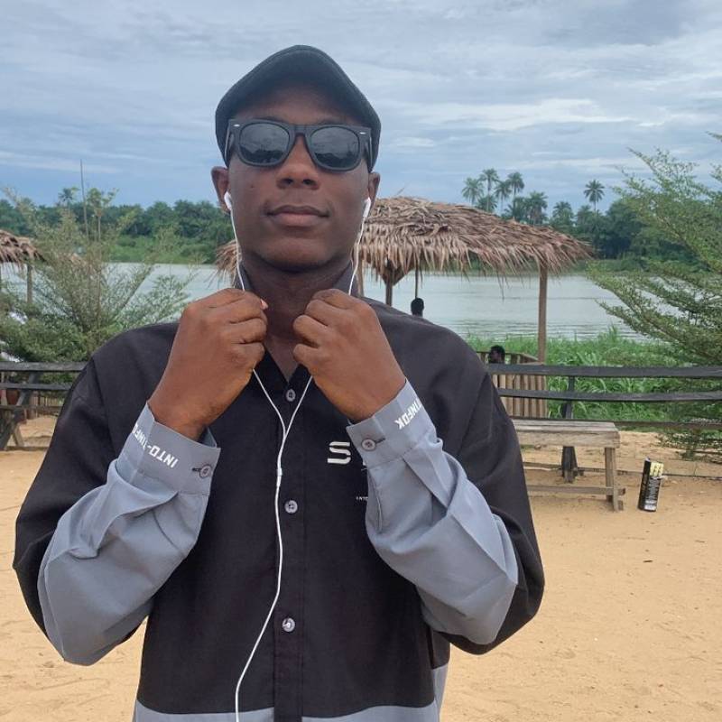 Carina Studentessa AZIBANAMUON PETER 18 from Nigeria