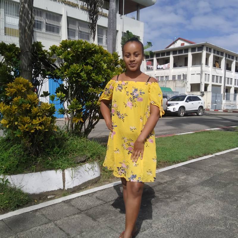 Célibataire Femme Elina 29 from Madagascar