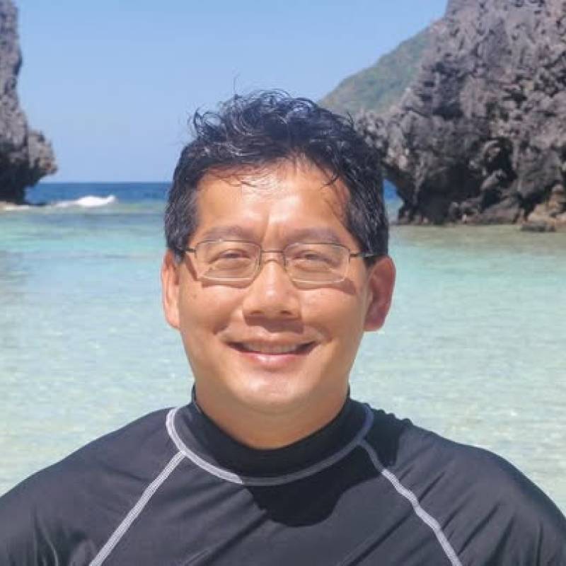 Senior Man Shen Jinghao 56 from Verenigde Staten