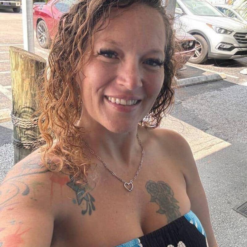 Одинокая Девушка Laura sandral 25 из Соединенные Штаты