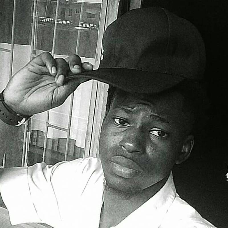 Hoş Öğrenci Samuel 20 from Nijerya