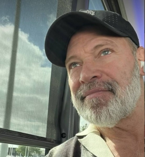 Attractive Man Ryan miller 47 from United States